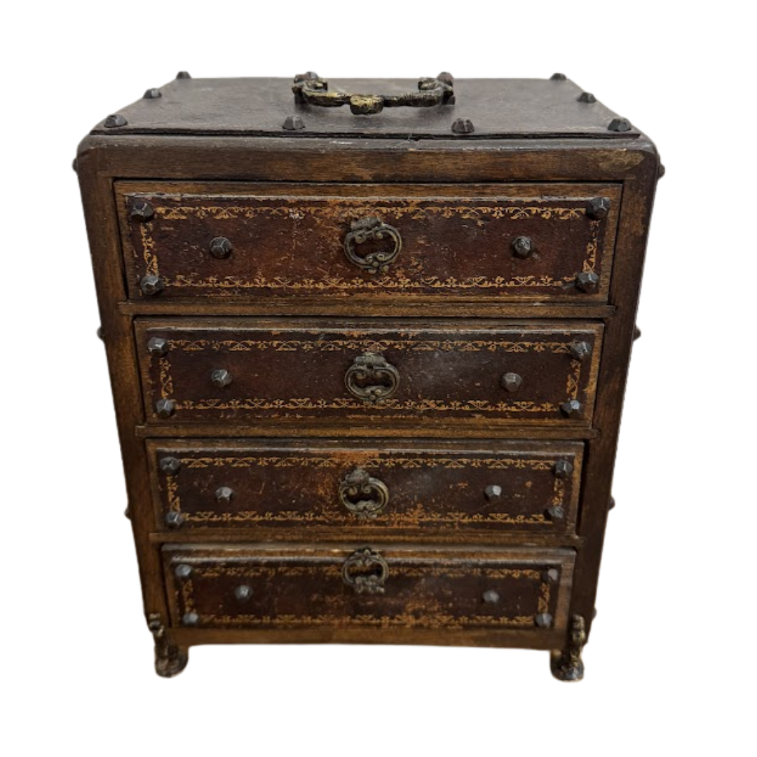 Leather Chest Form Box